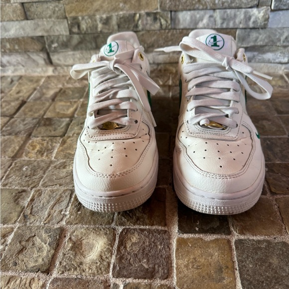 Nike womens White and Green Sneakers - Picture 4 of 13